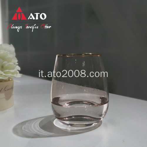 Bere vetro con vetro di bicchiere trasparente classico spray